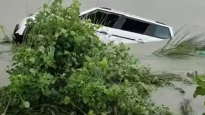 ಉತ್ತರ ಪ್ರದೇಶ, ಕಾಲುವೆ, ಕಾರು, ದುರ್ಮರಣ, Uttar Pradesh, Canal, Car, Deal,