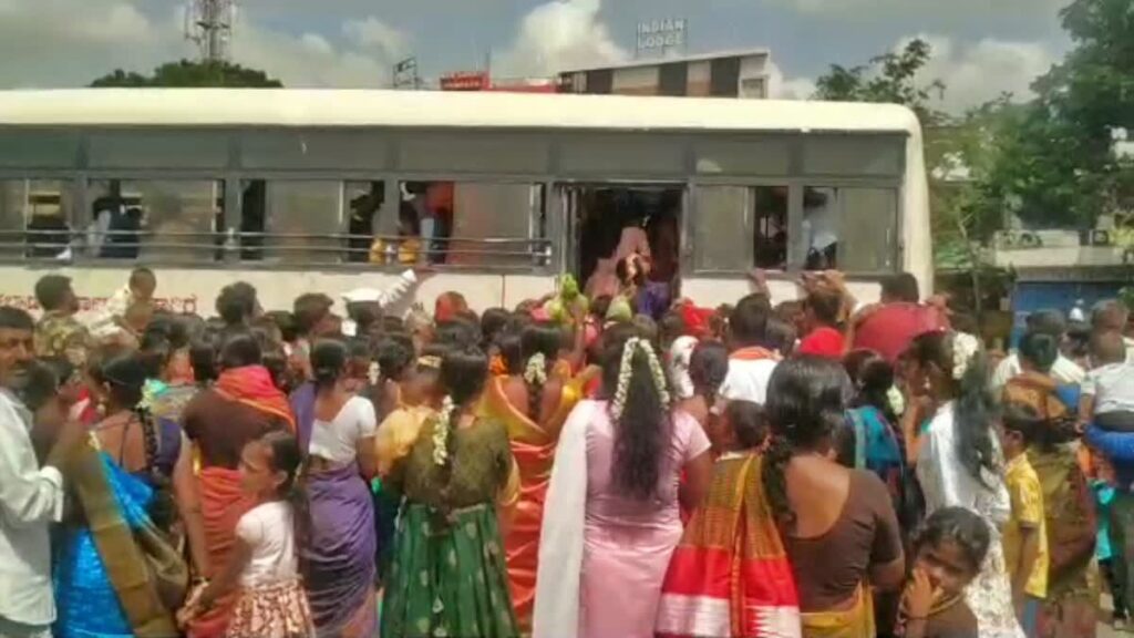 ಕಾರ್ಮಿಕ ಮಹಿಳೆಯರು