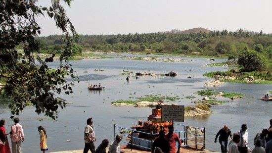 ಕಾವೇರಿ ನದಿ ದಡದಲ್ಲಿ ಅಸ್ಥಿ ವಿಸರ್ಜನೆ