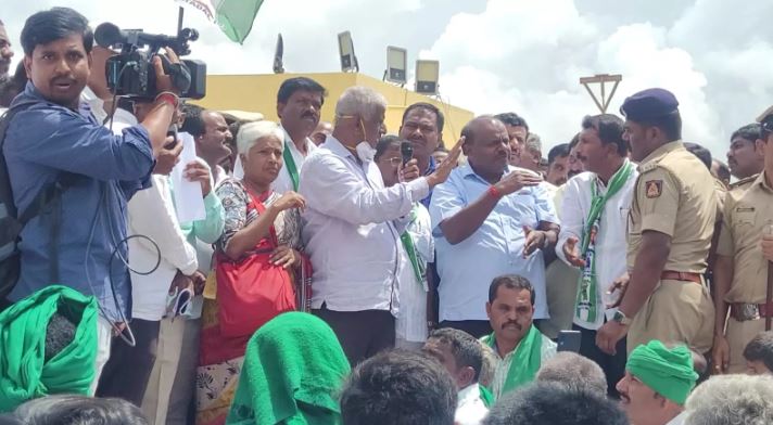 ಕುಮಾರಸ್ವಾಮಿ 24