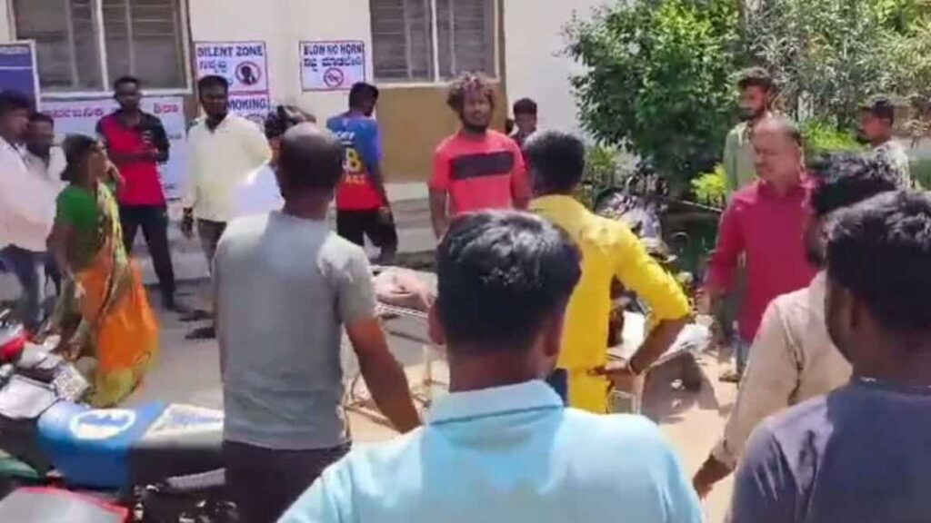 ಕುಸಿದು ಬಿದ್ದ ಮಕ್ಕಳು