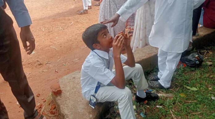 ಕುಸಿದು ಬಿದ್ದ ಮಗು