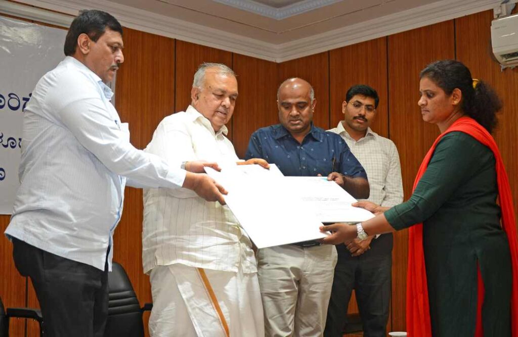 ಕೆಎಸ್‌ಆರ್‌ಟಿಸಿ ನೌಕರರ ಕುಟುಂಬಸ್ಥರಿಗೆ ಪರಿಹಾರ