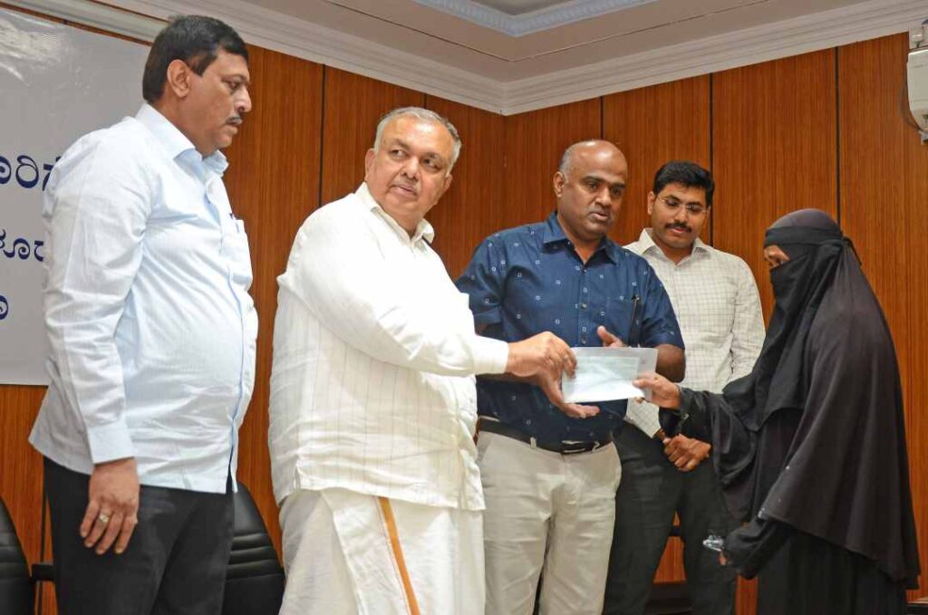 ಕೆಎಸ್‌ಆರ್‌ಟಿಸಿ ನೌಕರರ ಕುಟುಂಬಸ್ಥರಿಗೆ ಪರಿಹಾರ 3