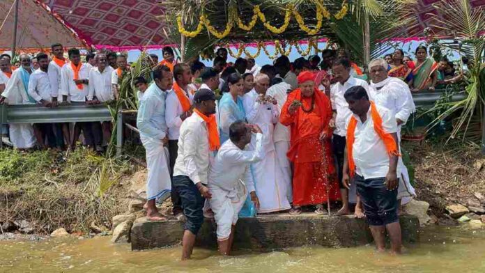 ಕೆರೆ ತುಂಬಿಸುವ ಕಾರ್ಯ