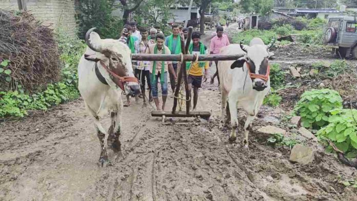 ಕೆಸರುಗದ್ದೆಯಂತಾದ ರಸ್ತೆ
