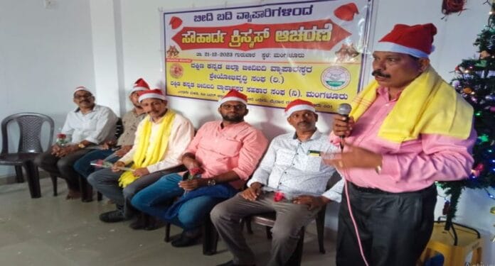 ಬೀದಿಬದಿ ವ್ಯಾಪಾರಿಗಳಿಂದ ಕ್ರಿಸ್‌ಮಸ್