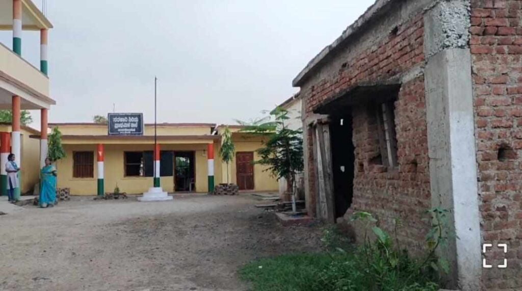 ಖಾಜಕೋಟನೂರ್ ಶಾಲೆಗಿಲ್ಲ ತಡೆಗೋಡೆ
