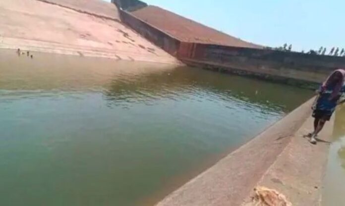 ಖೇರ್ಕಟ್ಟಾ ಜಲಾಶಯದ ನೀರು ಹೊರ ಹಾಕಿಸಿದ ಅಧಿಕಾರಿ