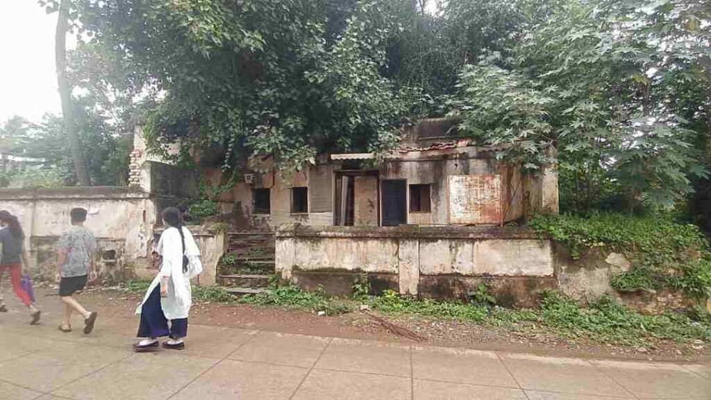 ಗಂಗೂಬಾಯಿ ಹಾನಗಲ್‌ ಮನೆಯ ದುಃಸ್ತಿತಿ 1