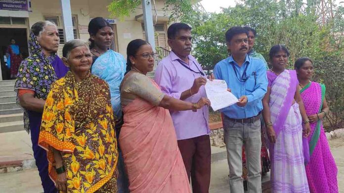 ಮನರೇಗಾ ಕಾರ್ಮಿಕರಿಂದ ಹಕ್ಕೊತ್ತಾಯ