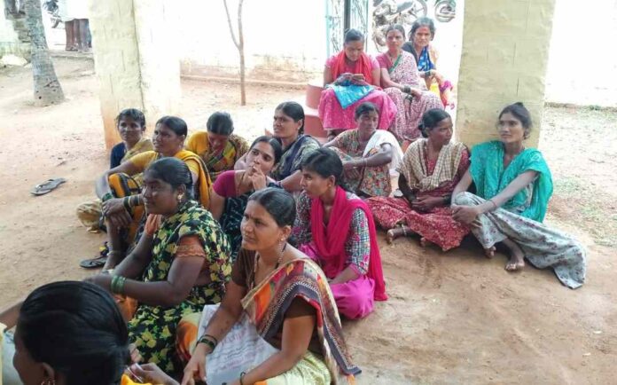 ಮನರೇಗಾ ಕೆಲಸಕ್ಕಾಗಿ ಕ್ರಾಕೂಸ ಕಾರ್ಯಕರ್ತೆಯರ ಆಗ್ರಹ