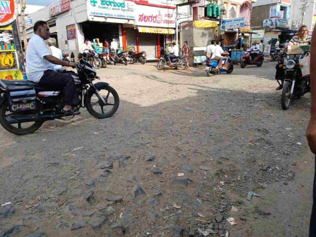 ಘಟಪ್ರಭಾ ರಸ್ತೆ ದುಃಸ್ಥಿತಿ
