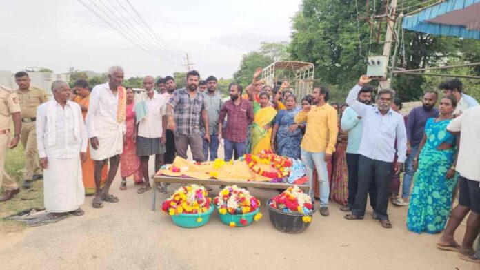 ಚಿಂತಾಮಣಿಯಲ್ಲಿ ಶವವಿಟ್ಟು ಪ್ರತಿಭಟನೆ