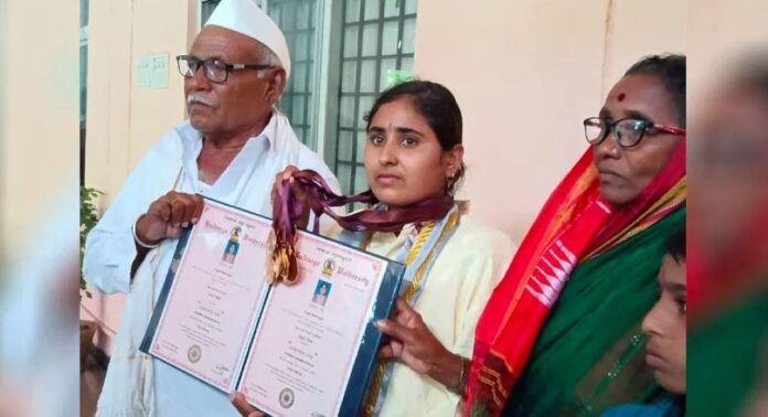 14 ಚಿನ್ನದ ಪದಕ ಪಡೆದುಕೊಂಡ ಡಿ ಗ್ರೂಪ್‌ ನೌಕರನ ಮಗಳು
