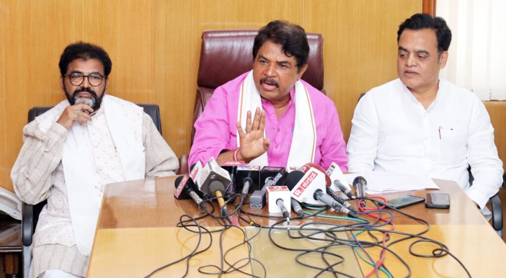 ಛಲವಾದಿ ಅಶೋಕ್ ಅಶ್ವತ್ಥ ನಾರಾಯಣ