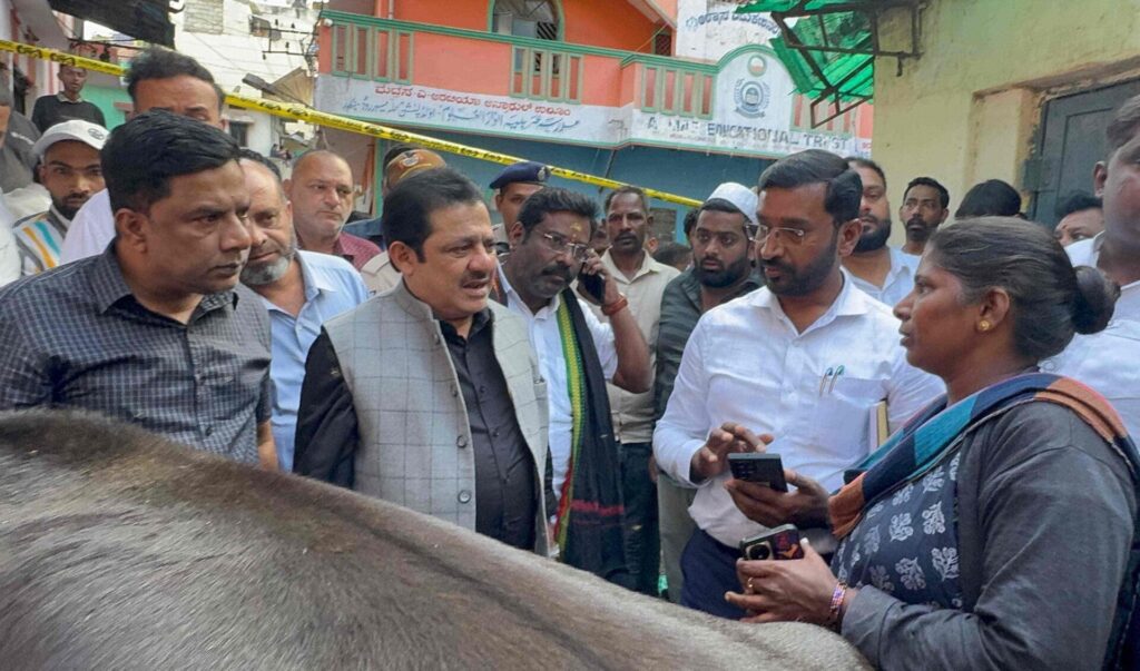 ಜಮೀರ್‌ ಖಾನ್‌ ೧