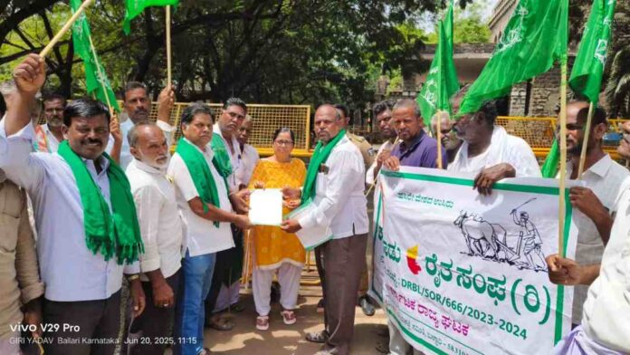 ಜೋಳ ಸಾಗಾಟಕ್ಕೆ ರೈತರ ಒತ್ತಾಯ