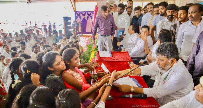 ಡಿ ಕೆ ಶಿವಕುಮಾರ್_ (2)