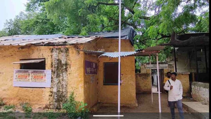 ತಾಡಪತ್ರಿ ಮೇಲ್ಛಾವಣಿ