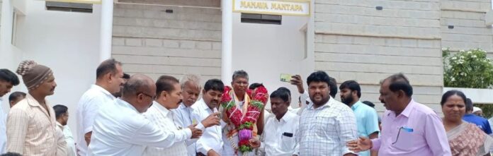 ಅಂಬೇಡ್ಕರ್‌ ಭವನ ನಿರ್ಮಾಣಕ್ಕೆ ದಸಂಸ ಮನವಿ