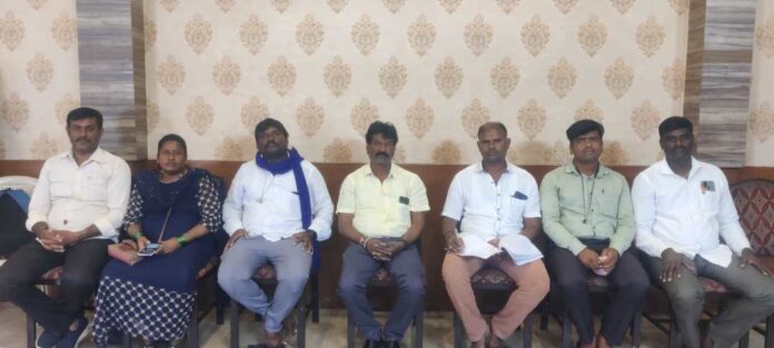 ಗ್ರೇಡ್‌-2 ತಹಶೀಲ್ದಾರ್‌ ಶಿವಕುಮಾರ್‌ ಕಚೇರಿ ಸ್ಥಳಾಂತರಕ್ಕೆ ದಸಂಸ ಖಂಡನೆ