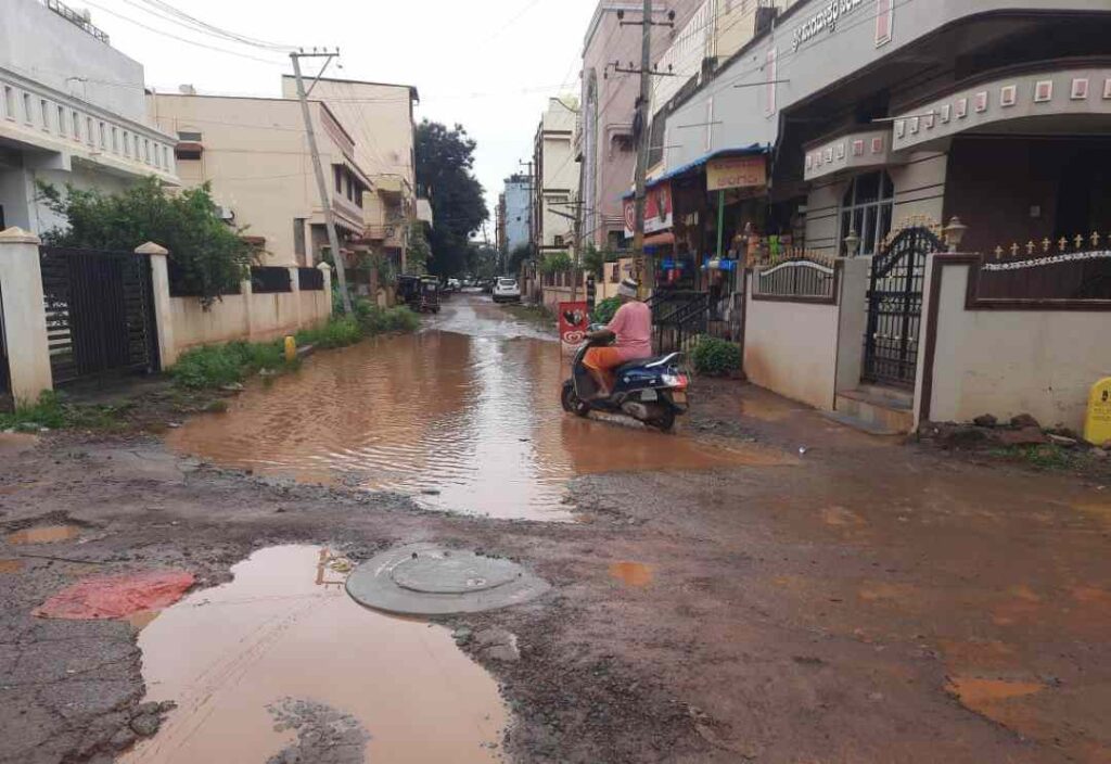 ದೇವಿ ಕಾಲೋನಿಯ ರಸ್ತೆ