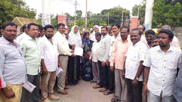 ನಿವೇಶನ ಹಂಚಿಕೆಗೆ ಆಗ್ರಹ