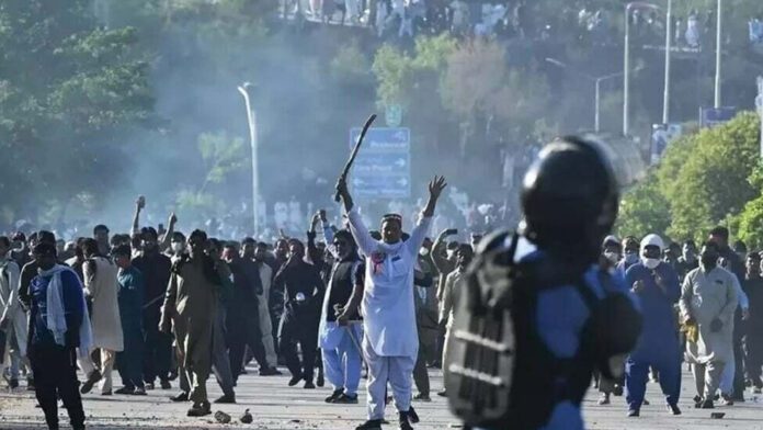 ಪಾಕಿಸ್ತಾನ, ರಾಜಕೀಯ ಹಿಂಸಾಚಾರ, ಕಂಡಲ್ಲಿ ಗುಂಡು, Pakistan, political violence, shoot at sight,