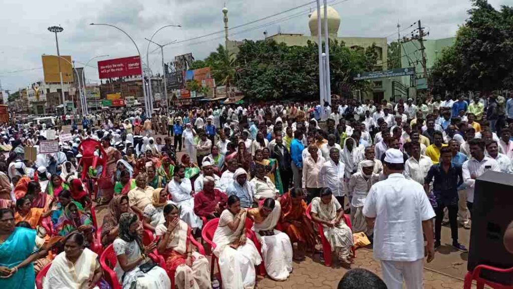 ಪ್ರತಿಭಟನೆಯಲ್ಲಿ ಜನಸಾಗರ