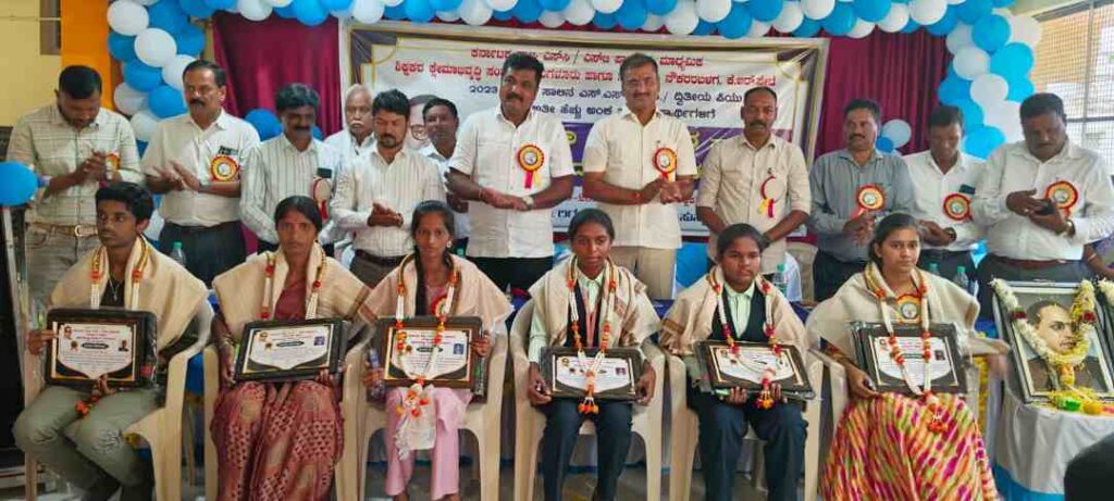ಪ್ರತಿಭಾವಂತ ವಿದ್ಯಾರ್ಥಿಗಳಿಗೆ ಸನ್ಮಾನ