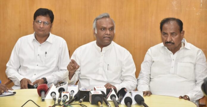 ಪ್ರಿಯಾಂಕ್_ ಖರ್ಗೆ (1)