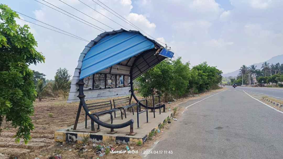 ಬಸ್‌ ತಂಗುದಾಣ 1
