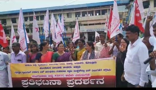 ಬಸ್‌ಗಾಗಿ ಪ್ರತಿಭಟನೆ