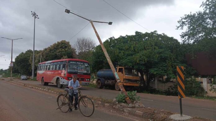 ಬಾಗಿದ ವಿದ್ಯುತ್‌ ಕಂಬ
