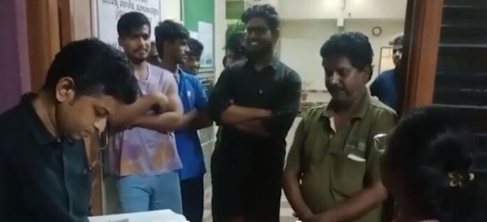 ಬಾಲಕರ ವಸತಿ ನಿಲಯಕ್ಕೆ ಅಧಿಕಾರಿಗಳ ದಿಢೀರ್‌ ಭೇಟಿ