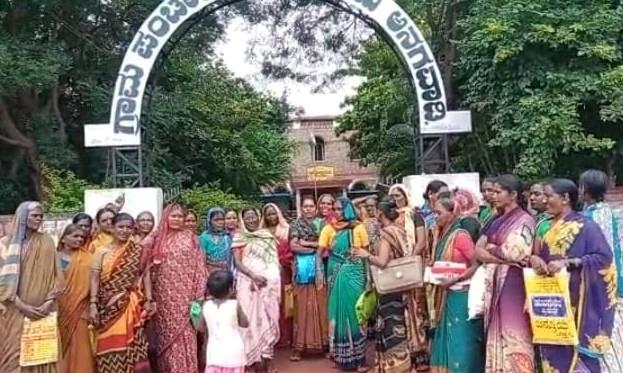 ಉದ್ಯೋಗ ಕಾರ್ಡ್‌ಗಾಗಿ ಕಾರ್ಮಿಕರ ಪ್ರತಿಭಟನೆ