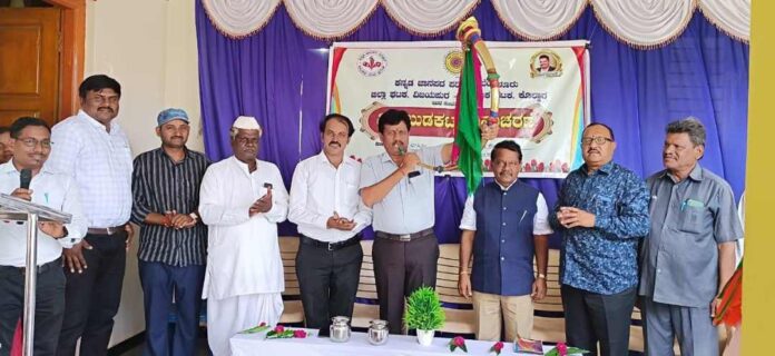 ಬುಡಕಟ್ಟು ಜನಾಂಗದ ಕಲೆ ಉಳಿಸಬೇಕು