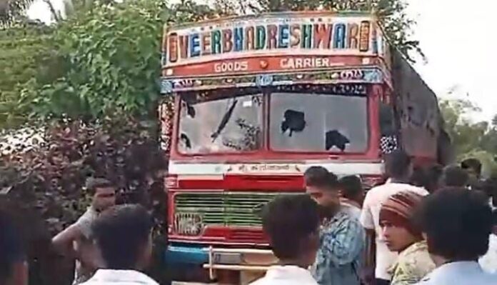 ಬೈಕ್‌ಗಳಿಗೆ ಡಿಕ್ಕಿ ಹೊಡೆದ ಲಾರಿ