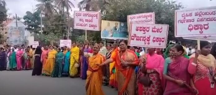 ಭವಾನಿ ರೇವಣ್ಣ ವಿರುದ್ಧ ಪ್ರತಿಭಟನೆ
