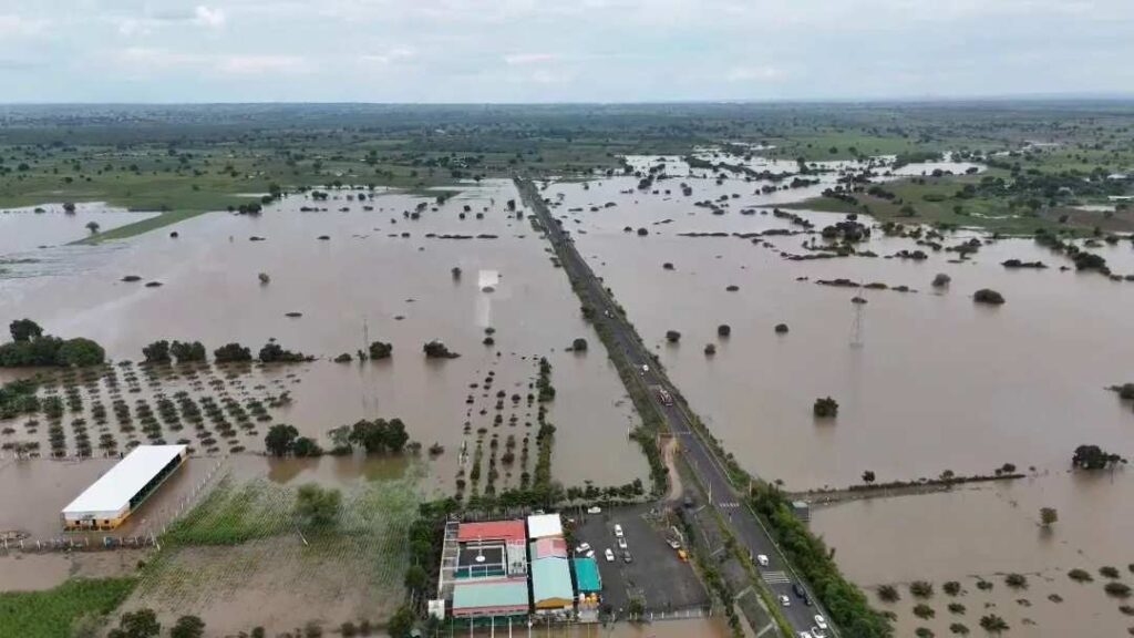 ಭಾರೀ ಮಳೆಗೆ ಅಸ್ತವ್ಯಸ್ಥ 1