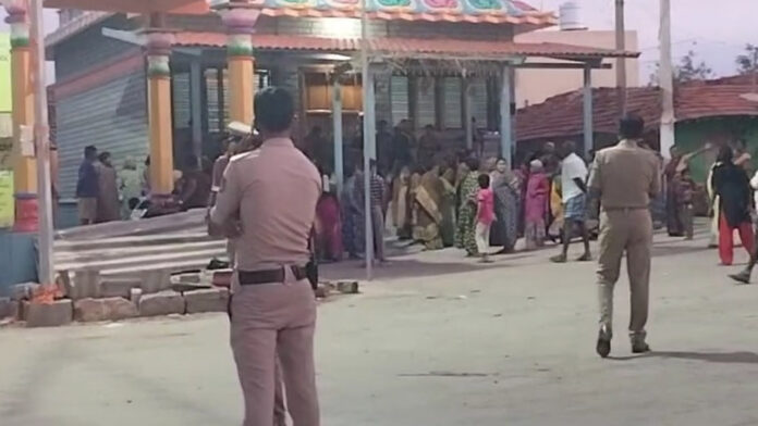 ಮಂಡ್ಯ, ಎಲೆಚಾಕನಹಳ್ಳಿ, ದಲಿತರು, ಸವರ್ಣೀಯರು, ಸಾಮಾಜಿಕ ಬಹಿಷ್ಕಾರ, ದೇವಾಲಯ ಪ್ರವೇಶ, Mandya, Elechakanahalli, Dalits, Savarnis, social exclusion, temple entry,