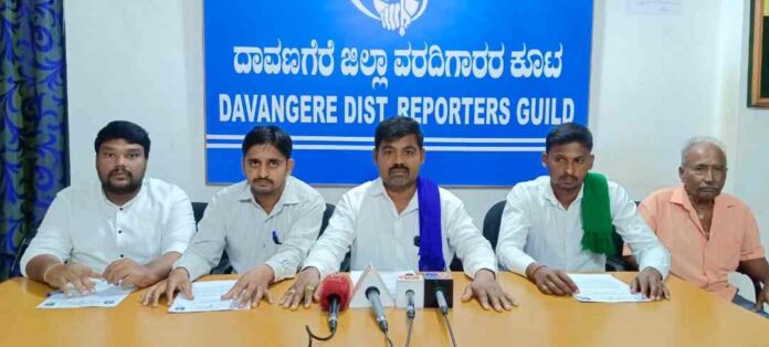 ಮಣ್ಣುಗಣಿಗಾರಿಕೆ ವಿರುದ್ಧ ಆಕ್ರೋಶ