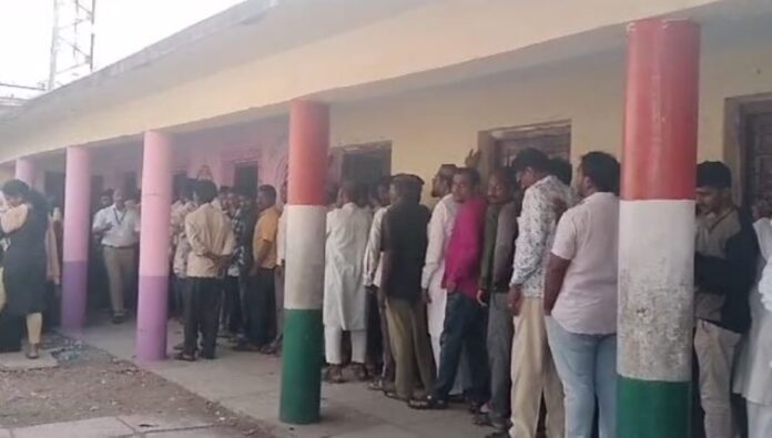 ಇವಿಎಂ ಸಮಸ್ಯೆಯಿಂದ ಹೈರಾಣಾದ ಮತದಾರರು