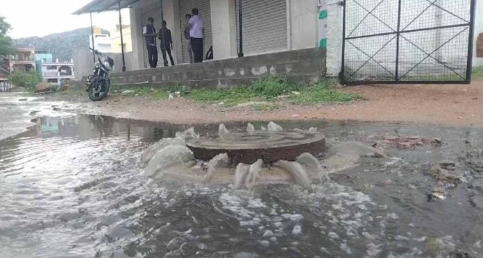 ಜಲಾವೃತವಾದ ರಸ್ತೆಗಳು