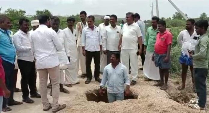 ಮಳ್ಳಳ್ಳಿಗೆ ಅಧಿಕಾರಿಗಳ ಭಠ