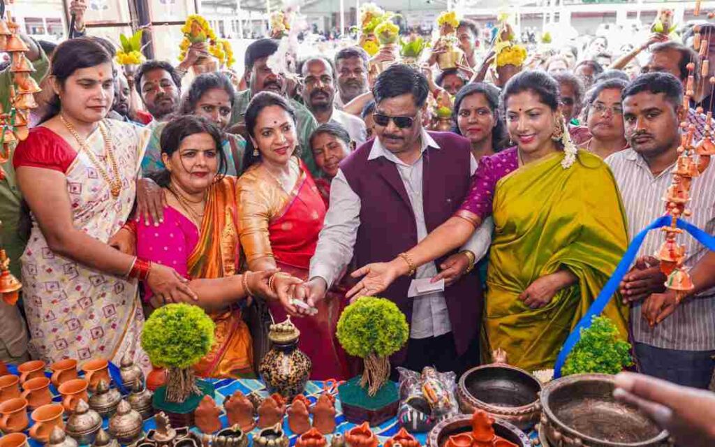 ಮಹಿಳಾ ದಸರಾ 1