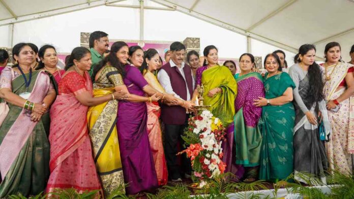 ಮಹಿಳೆಯರು ಮೂಢನಂಬಿಕೆಗೆ ಒಳಗಾಗಬಾರದು