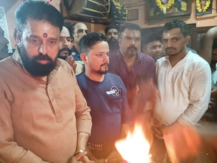 ಮುಂಬೈ ಅಯ್ಯಪ್ಪ ಮಾಲಾಧಾರಿ