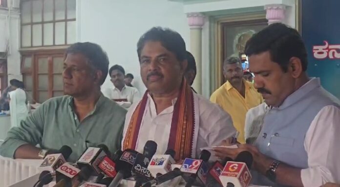 ಮುಡಾ ಹಗರಣ ಚರ್ಚೆಗೆ ಪಟ್ಟು